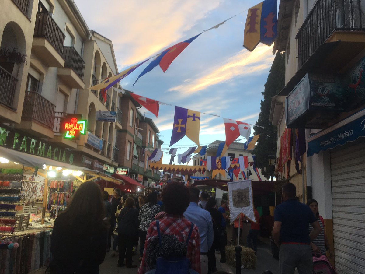 PCivilOgijares's tweet photo. Primer día concluido en el Mercado Medieval en nuestro municipio, mañana más y mejor #LasProtesCuentan #estamosporti #FindeMedieval https://t.co/cYkFdye64U
