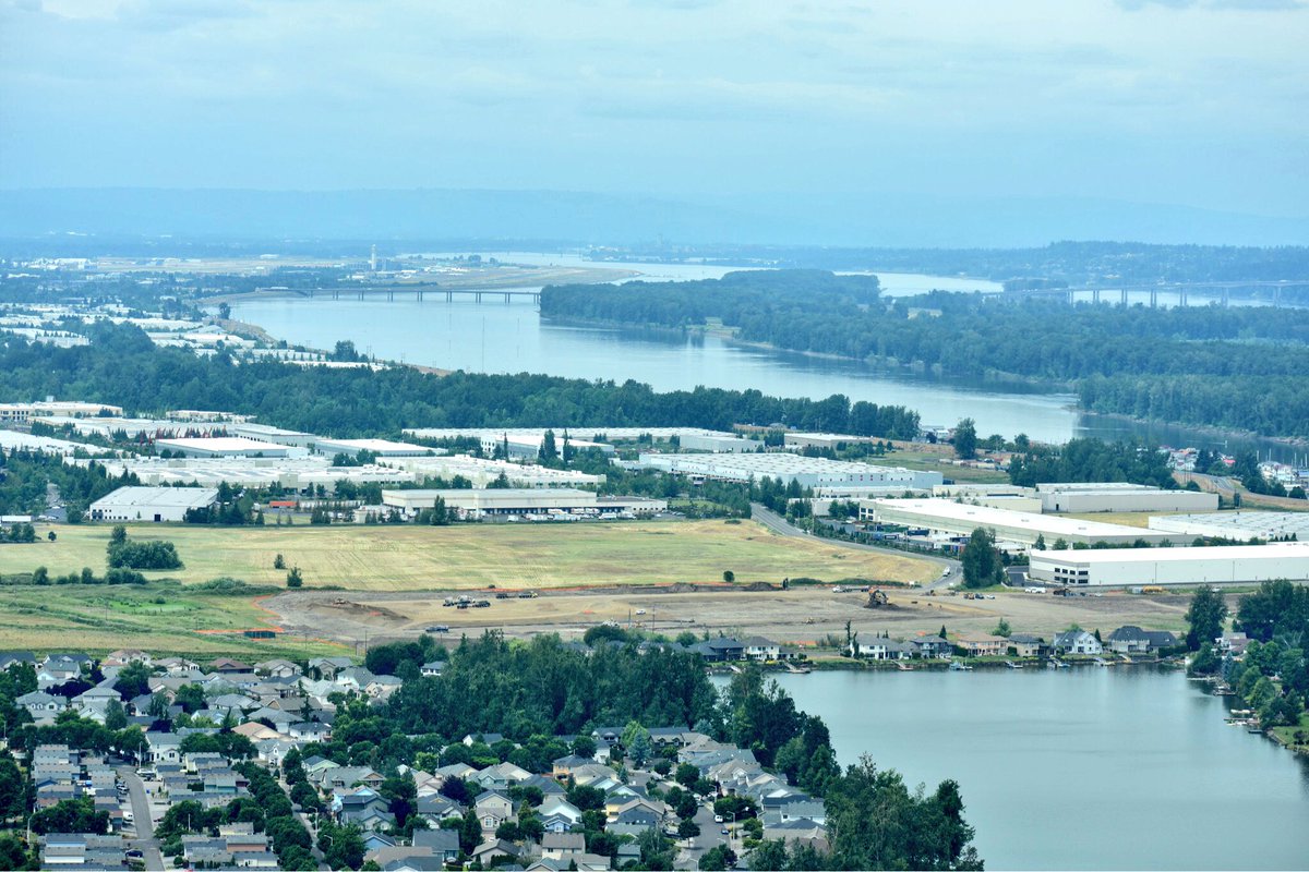 pdx_media's tweet photo. Free flight Friday with @enviadventures was totally worth the drive out to #Troutdale this morning! 🙌🏽 ✈️ Gonna have to holla at my peeps &amp; grab a #flight out to the #ColumbiaGorge in the near future! Thanks guys! #localpdx #freeflight #pdxlocal #traveloregon #travelportland https://t.co/uPV36nEPzs