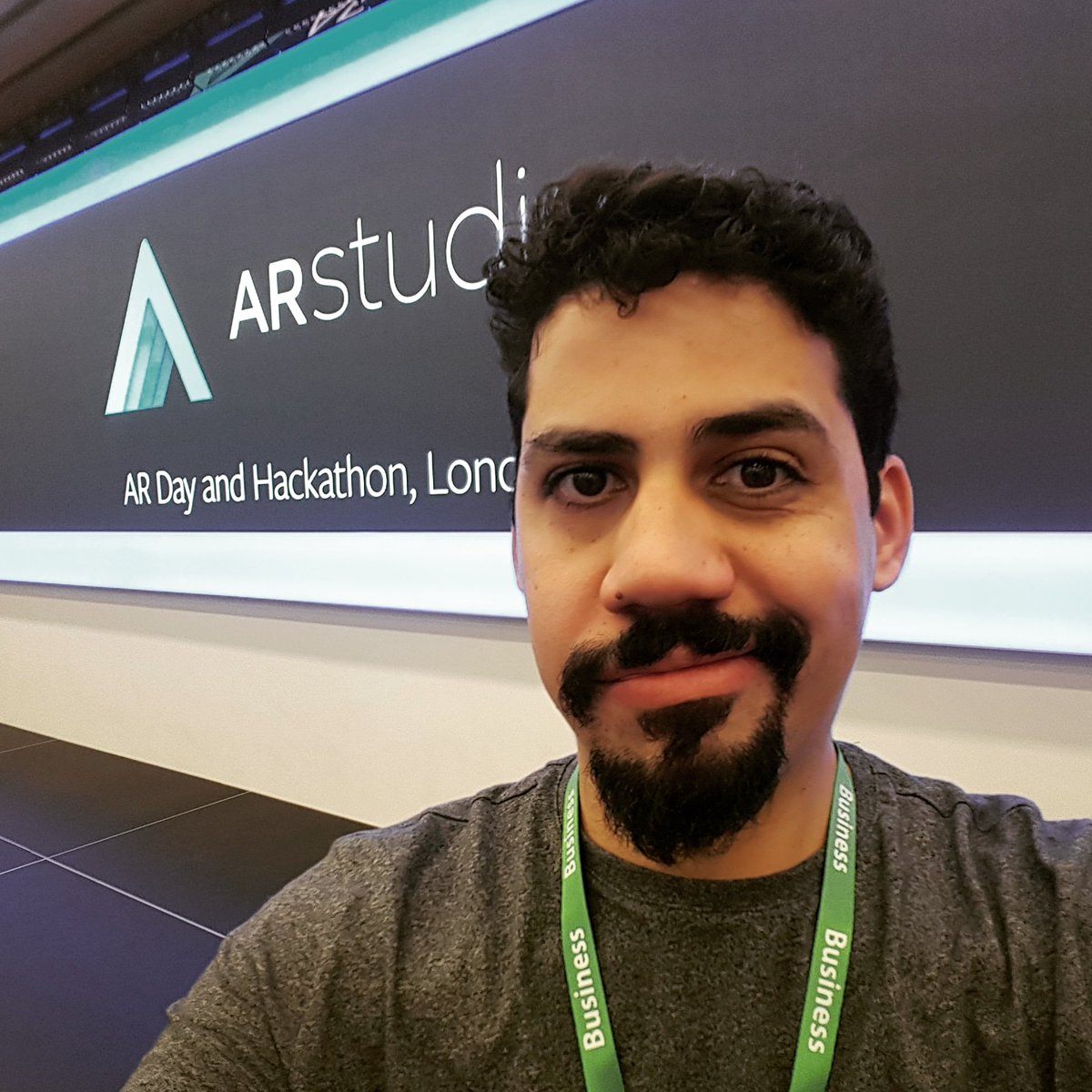 ma77os's tweet photo. Day #1 on Facebook AR Hackathon!
#arstudiohack #arstudio #hackathon #ar #augumentedreality #vetorzero #vzlab https://t.co/i9wHWerlym