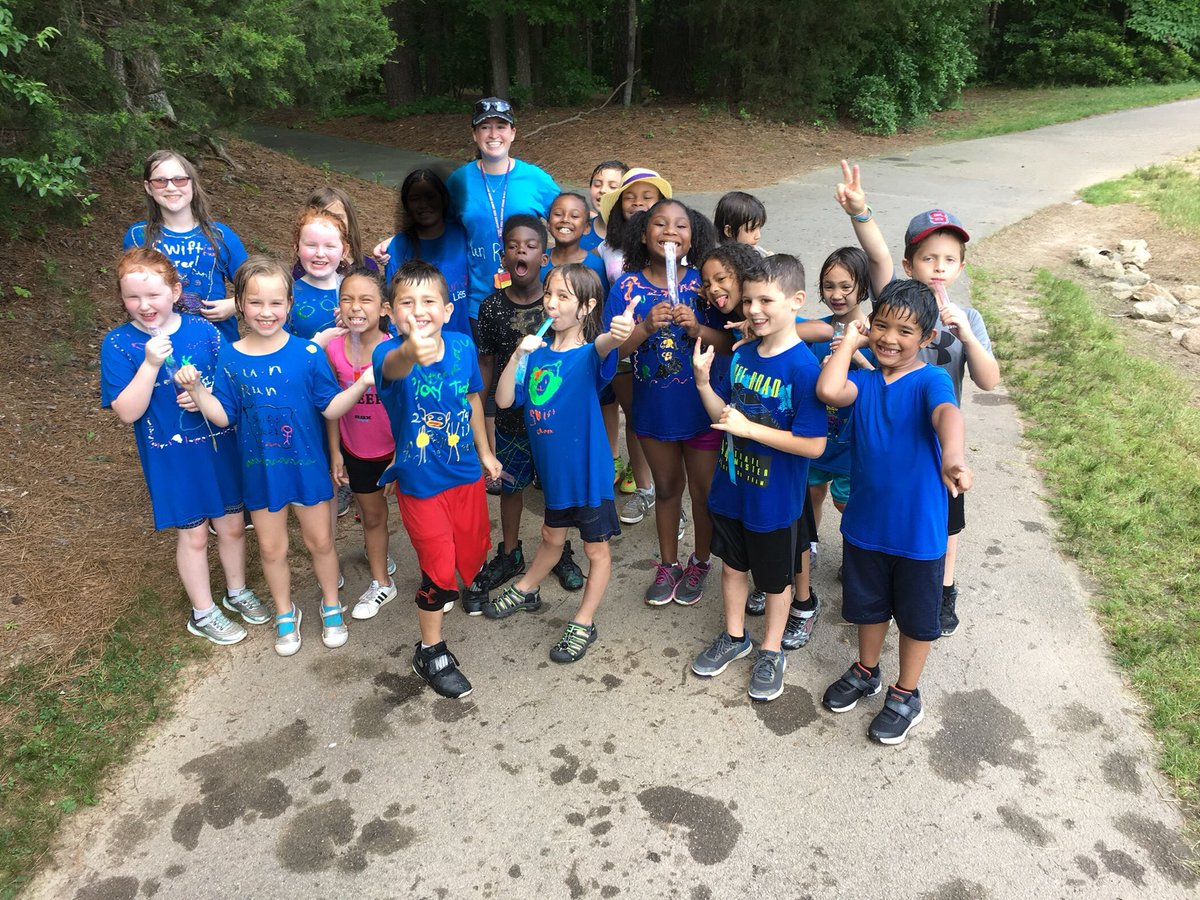 MsSteinberg3's tweet photo. The best way to end the school year. Field Day! @fitforlifesces https://t.co/8U42ijLbqd
