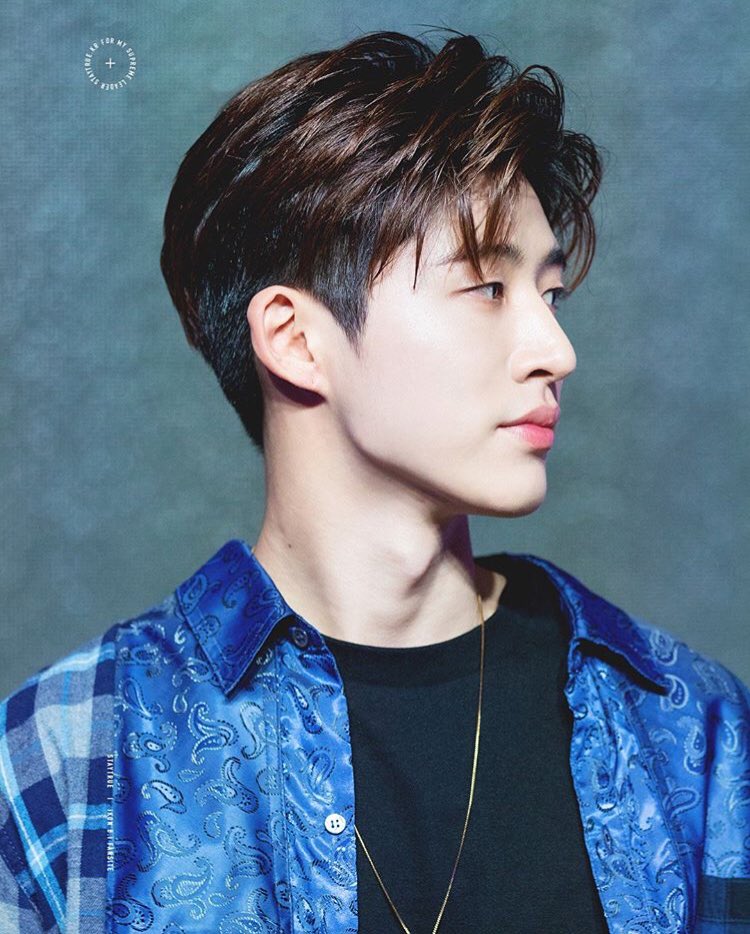 ikonsboo's tweet photo. hi kim hanbin knows what he’s doing. and it is torturing us ;)) (c:owner) https://t.co/JgoPk6L4Gh