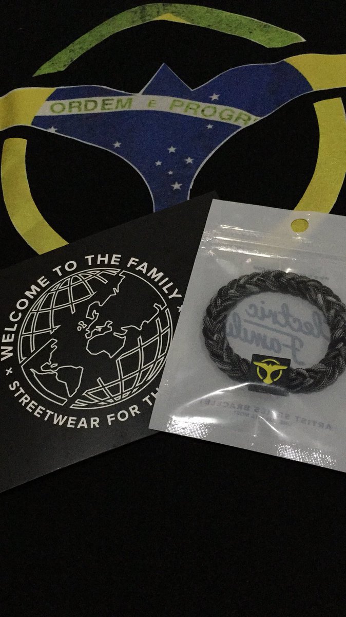 TiestoBrazil's tweet photo. Omg! I just got my @Tiesto’s bracelet 😍👐 Thank you @ElectricFamily | @bridgesformusic 

#ElectricFamily #TiestoFamily https://t.co/zGnJUJ0JLu