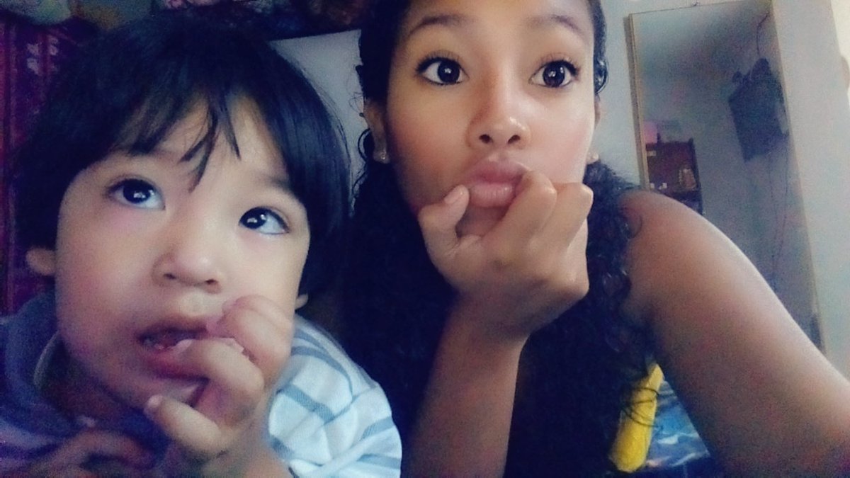 GenePiscis's tweet photo. #LaTíaMasFeliz #Snapchat con mi Salvador 👩🏽💜👦🏻 https://t.co/ZTtPX3UOp4