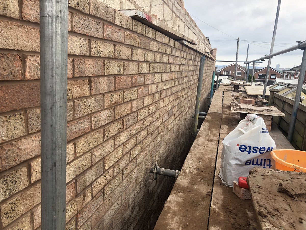 mickybricky1's tweet photo. All go at the mo!!!!! #wepromotesheffield #Sheffield #sheffieldissuper #ATSOPRO #quality #londonbricks #mikehartleyconstructionltd #flyingup #uksmallbiz #UKSmallBizrt #ukbizhour #extension https://t.co/Q3y4oGj7FC