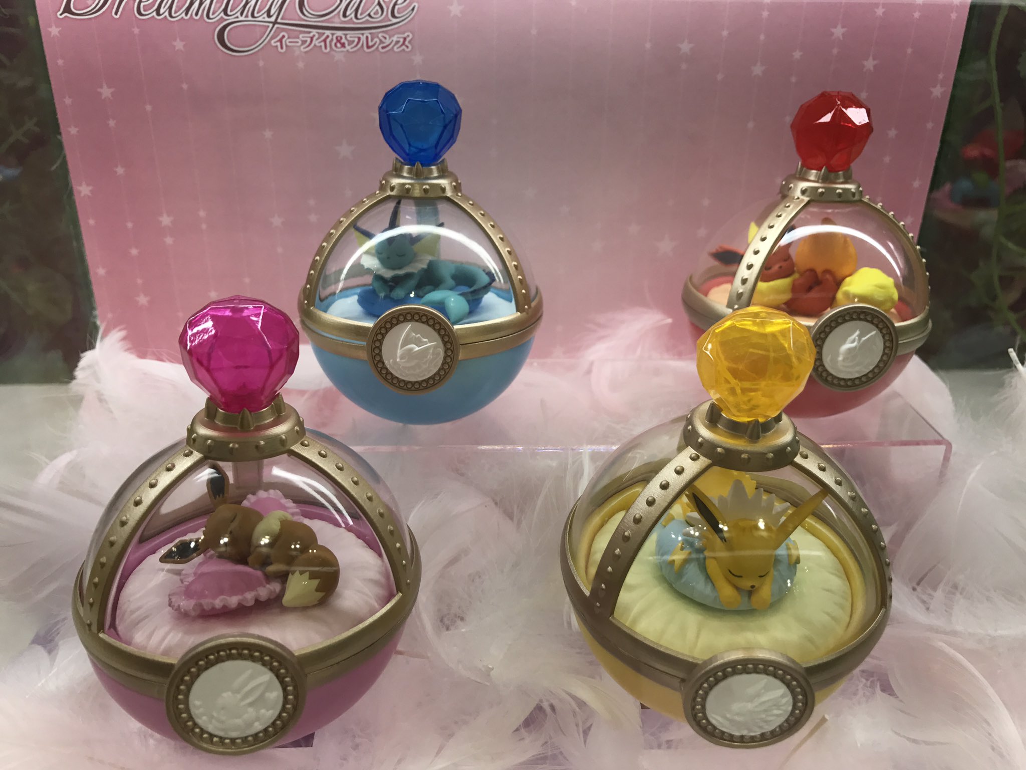 おりん くるり リーメントさんありがとう ポケモンのやつどれ当たっても嬉しいから優しい世界 見て欲しいからこれは鍵なし垢でツイートしておく プロジェクトイーブイ ポケモン T Co L0bpck6tnp Twitter