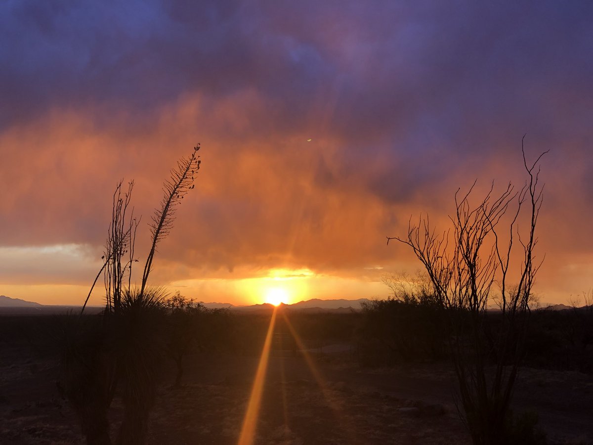 CIFan4Life's tweet photo. Gorgeous sunsets from the ranch courtesy of pre-monsoon rain and smoke from the #JuddFire #ArizonaSunset #NoFilterNeeded https://t.co/lcVhNUmqSI