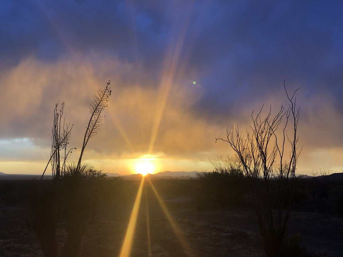 CIFan4Life's tweet photo. Gorgeous sunsets from the ranch courtesy of pre-monsoon rain and smoke from the #JuddFire #ArizonaSunset #NoFilterNeeded https://t.co/lcVhNUmqSI