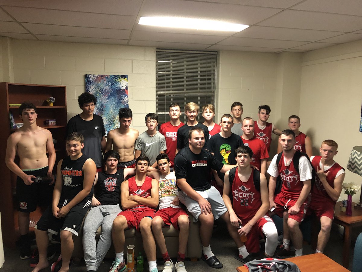 coachjeffersj's tweet image. Last day of camp @KingUnivBristol tomorrow. Lot to b excited about n Highlander 🏀 Country. Young guys gotta lot better this week &amp;amp; old heads r learning how to lead. Proud of our effort &amp;amp; growth this week #All4Scott #GoScottGo #H4L