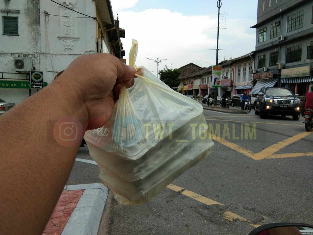 Twt_TgMalim's tweet photo. Baru-baru ini abang beli kuba guling dekat sorang makcik kat Taman Hijau #KubaGuling #TanjungMalim https://t.co/yDwKHRXGMm