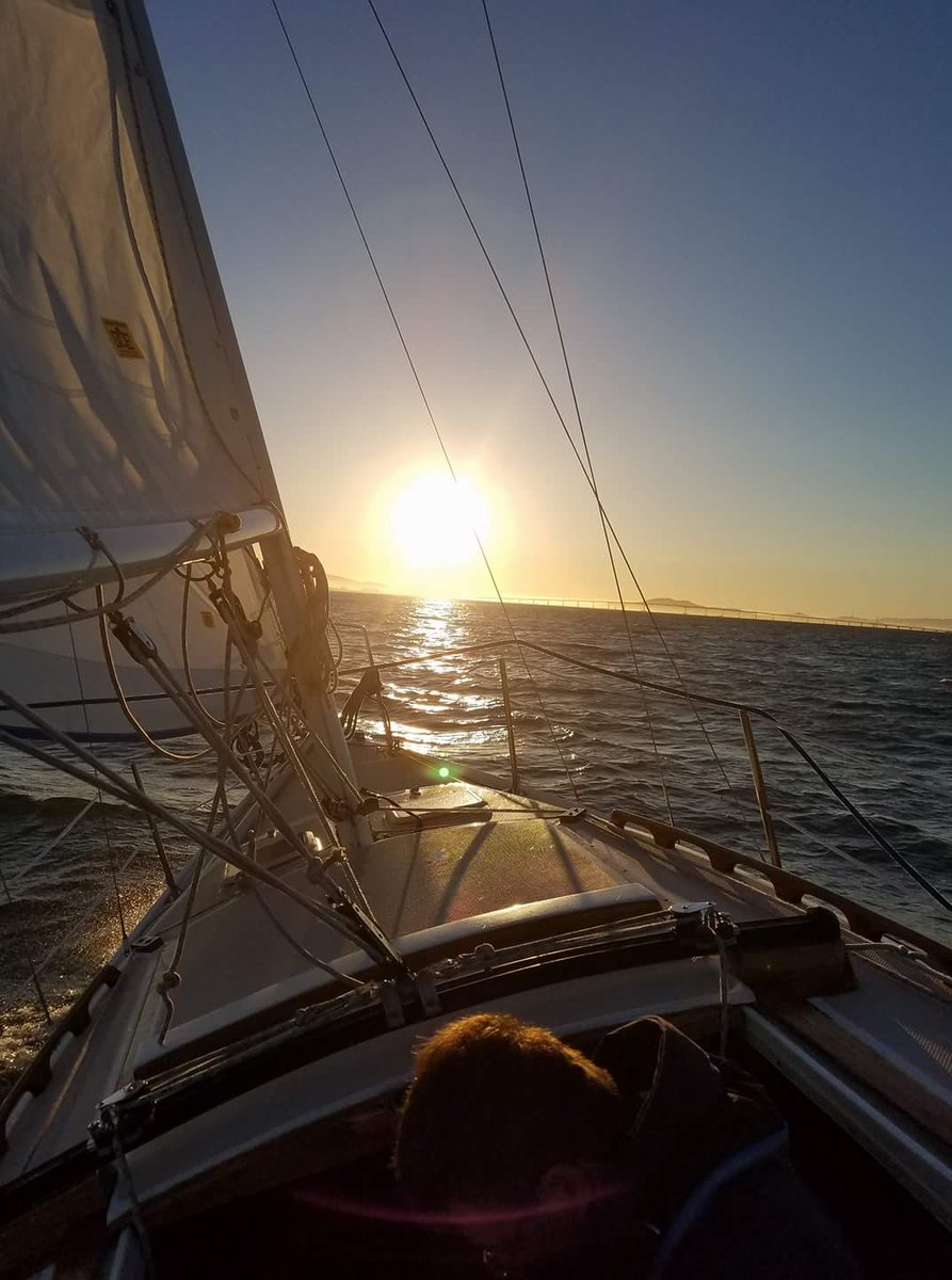 SpinnakerSailin's tweet photo. Wishing everyone a happy weekend! Just finished another exhilarating evening sail. We offer them on Wed, Fri, and Sat! Learn more: https://t.co/AyKH2jyT0d https://t.co/Lz2dmzScLZ