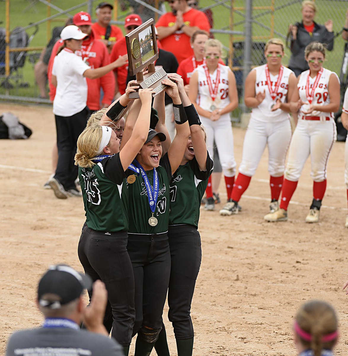 BreakdownUSA's tweet photo. Congratulations to Faribault for claiming the #MSHSL Class 3A state softball championship, shutting out North Branch, 2-0 behind a big tourney from ace McKayla Armbruster! @FboFastpitch @Macattack9999 https://t.co/sgMU0AxDIu