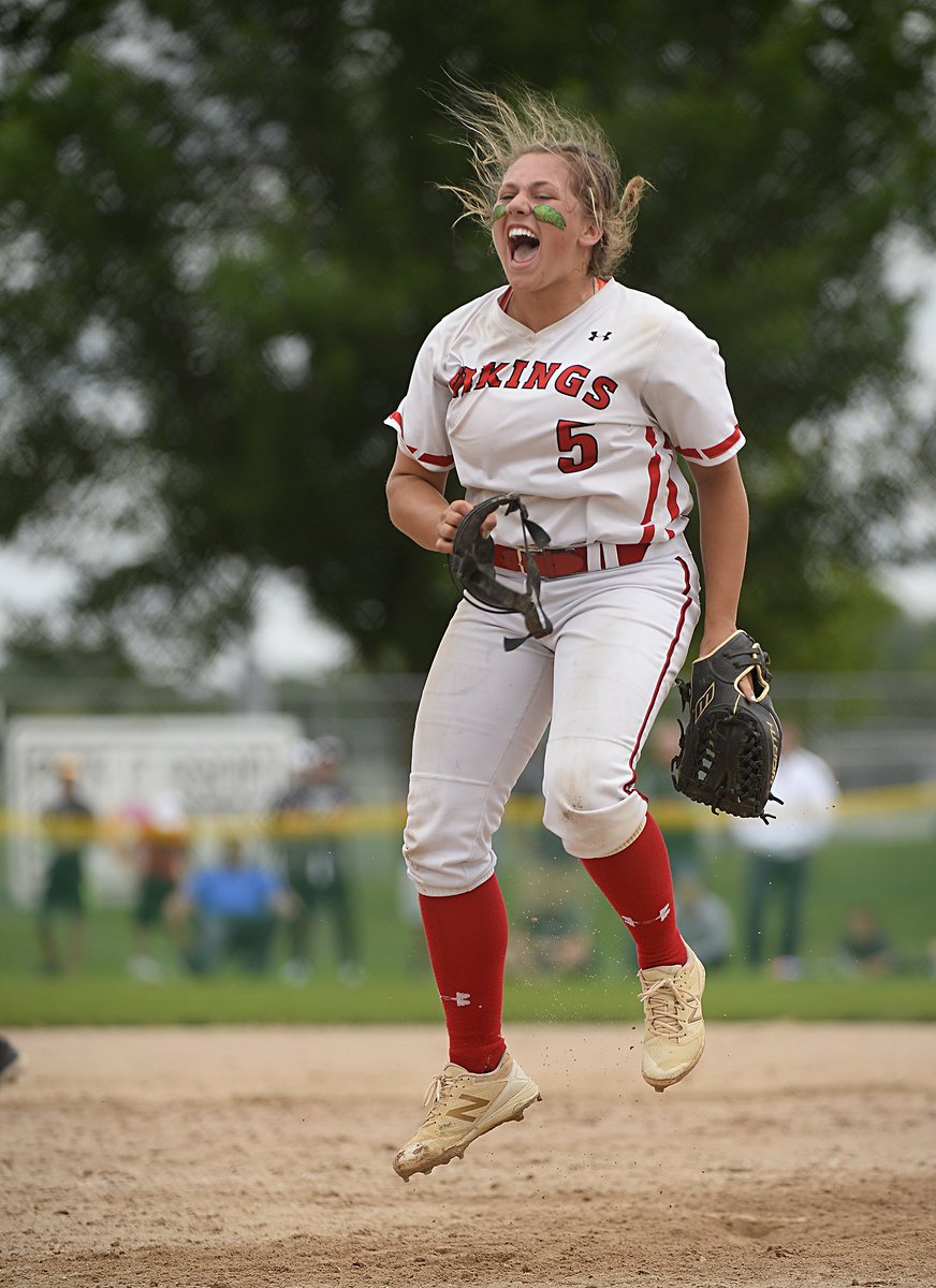 BreakdownUSA's tweet photo. Congratulations to Faribault for claiming the #MSHSL Class 3A state softball championship, shutting out North Branch, 2-0 behind a big tourney from ace McKayla Armbruster! @FboFastpitch @Macattack9999 https://t.co/sgMU0AxDIu