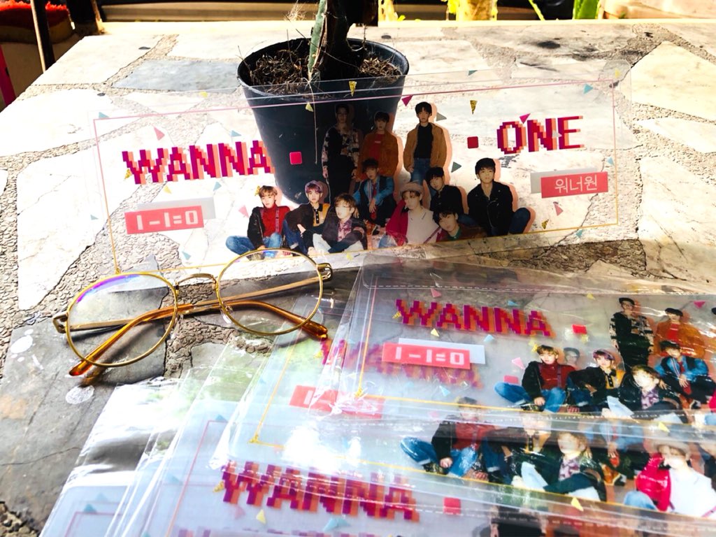Trustme1403's tweet photo. แจก สลก ใส 1 อัน 
กติกา : รี+ฟอล ครบ 2550 ฟลว สุ่มแจกค่ะ 

แต่ถ้าใครไม่อยากลุ้น เราลดราคาอยู่เหลือ 60 บาท มีการ์ดใส ฟตก แถมให้ด้วย 

มาซื้อกัน ไปโบกในคอนๆ

 #WannaOne1TheWorldinBKK https://t.co/TBqgX8H0rO