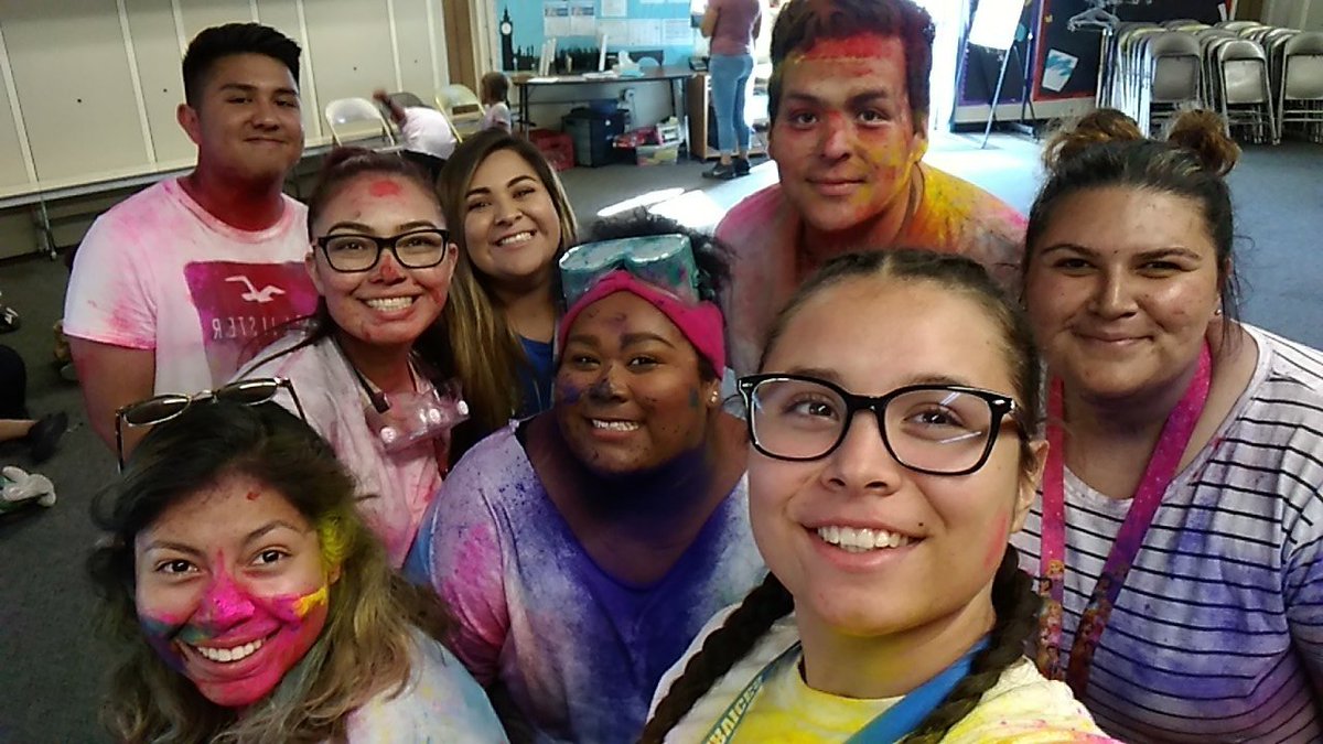 KemptonESS's tweet image. 2018 Kempton ESS Color Run was so much fun! Thanks to all the parents who came to support and of course @AprilJntsmom for coming and enjoying it with us! #ESSROCKS #KEMPTONESS