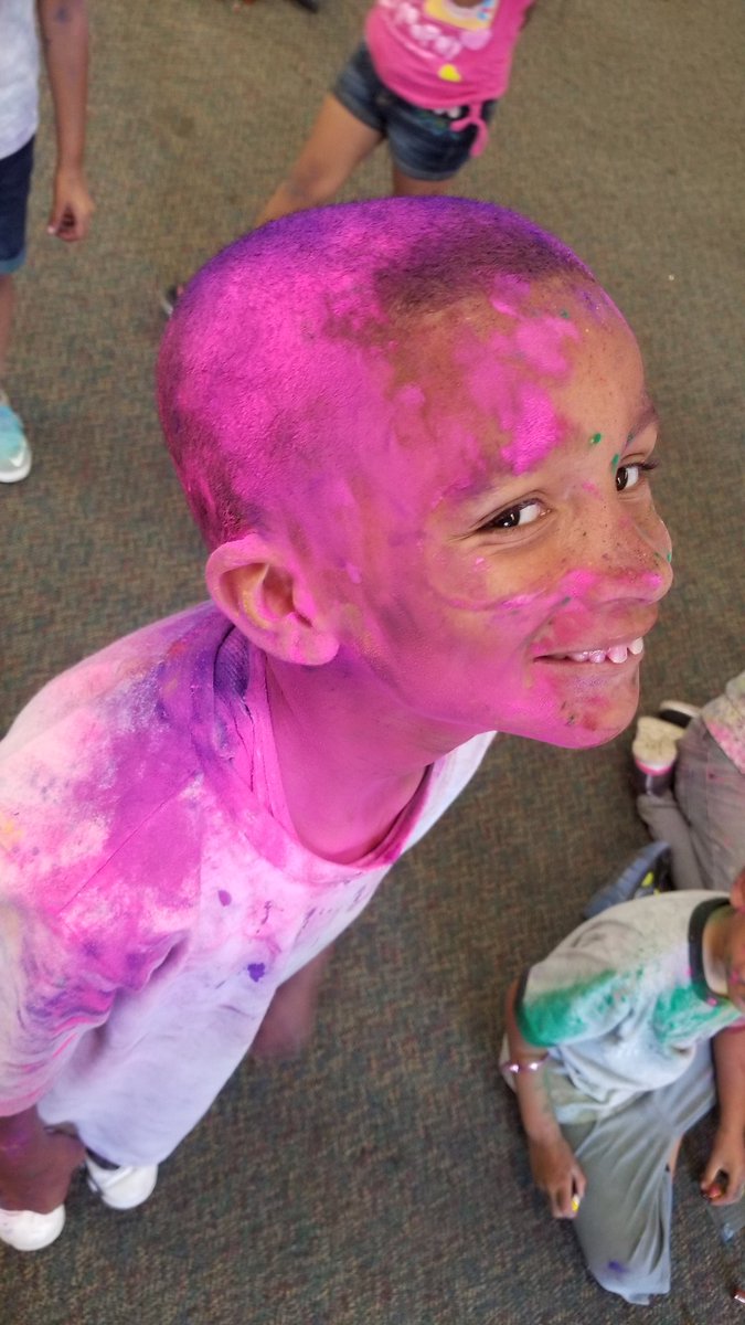 KemptonESS's tweet image. 2018 Kempton ESS Color Run was so much fun! Thanks to all the parents who came to support and of course @AprilJntsmom for coming and enjoying it with us! #ESSROCKS #KEMPTONESS