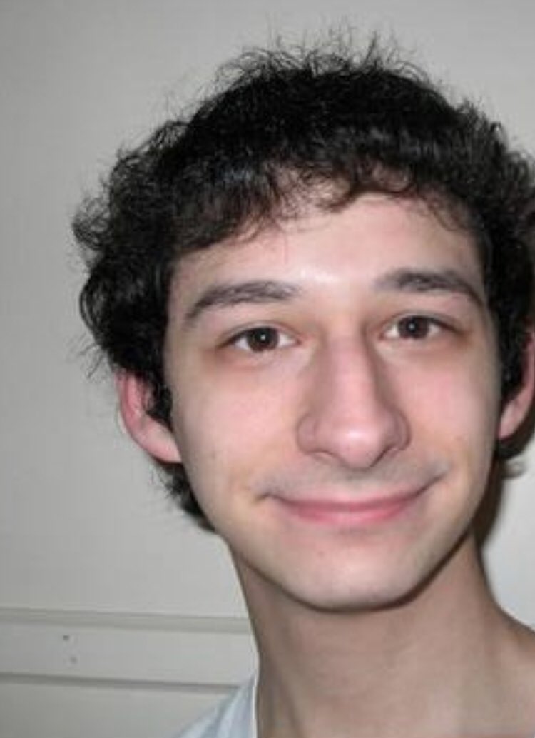 harohapiP's tweet photo. only opinion on this yansim/yandev discourse is that he looks like an incel kamoshida from persona 5 https://t.co/6CBXfewvr0