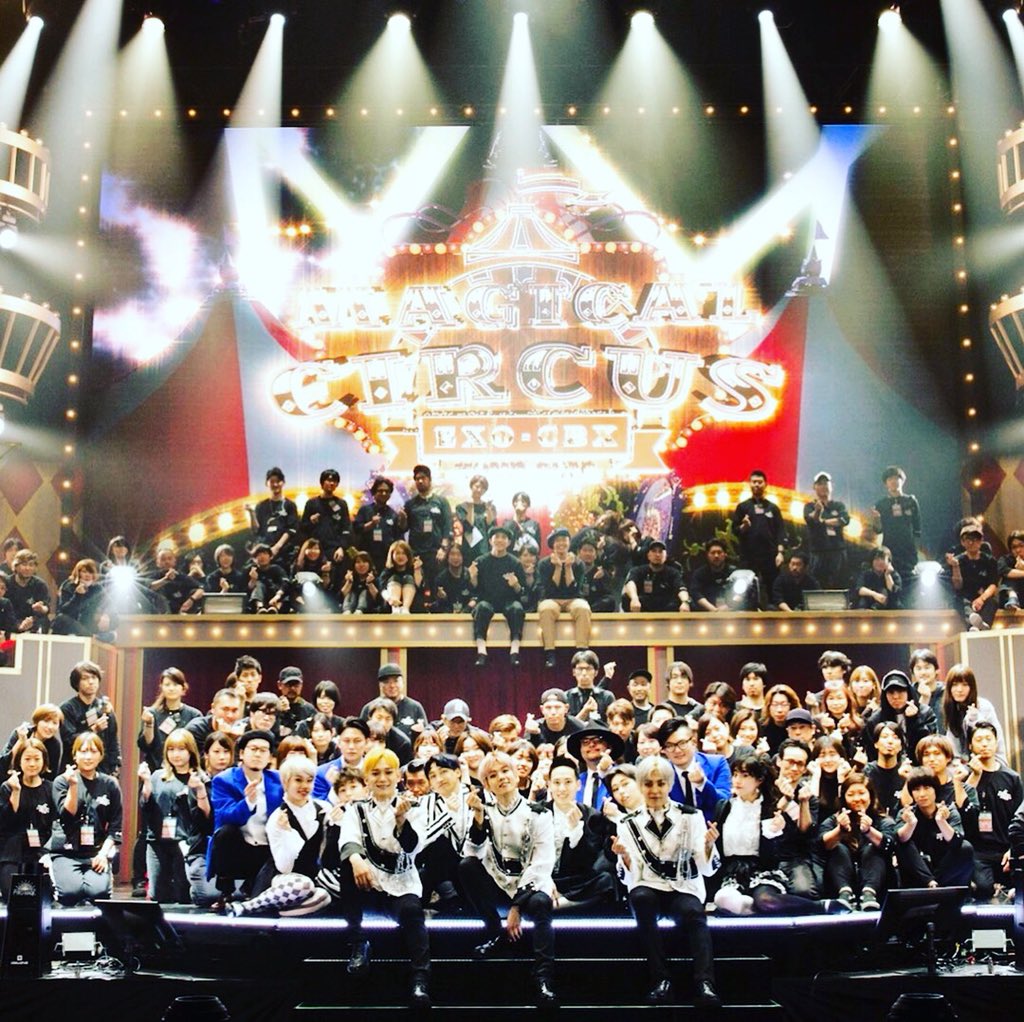 idk but there's something so touching about baekhyun posting a photo they took with the entire concert crew. we usually only see group photos with dancers or a handful of crew members.