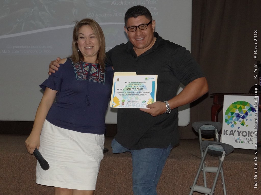 PlanetarioCun's tweet photo. En el #DiaMundialDeLosOceanos con @LeoMoralesBuzo y su conferencia sobre su experiencia en el documental Galápagos, Cuna de la Evolución de la Vida.
#8Jun en #KaYok @PlanetarioCun https://t.co/zfM3mEms1J