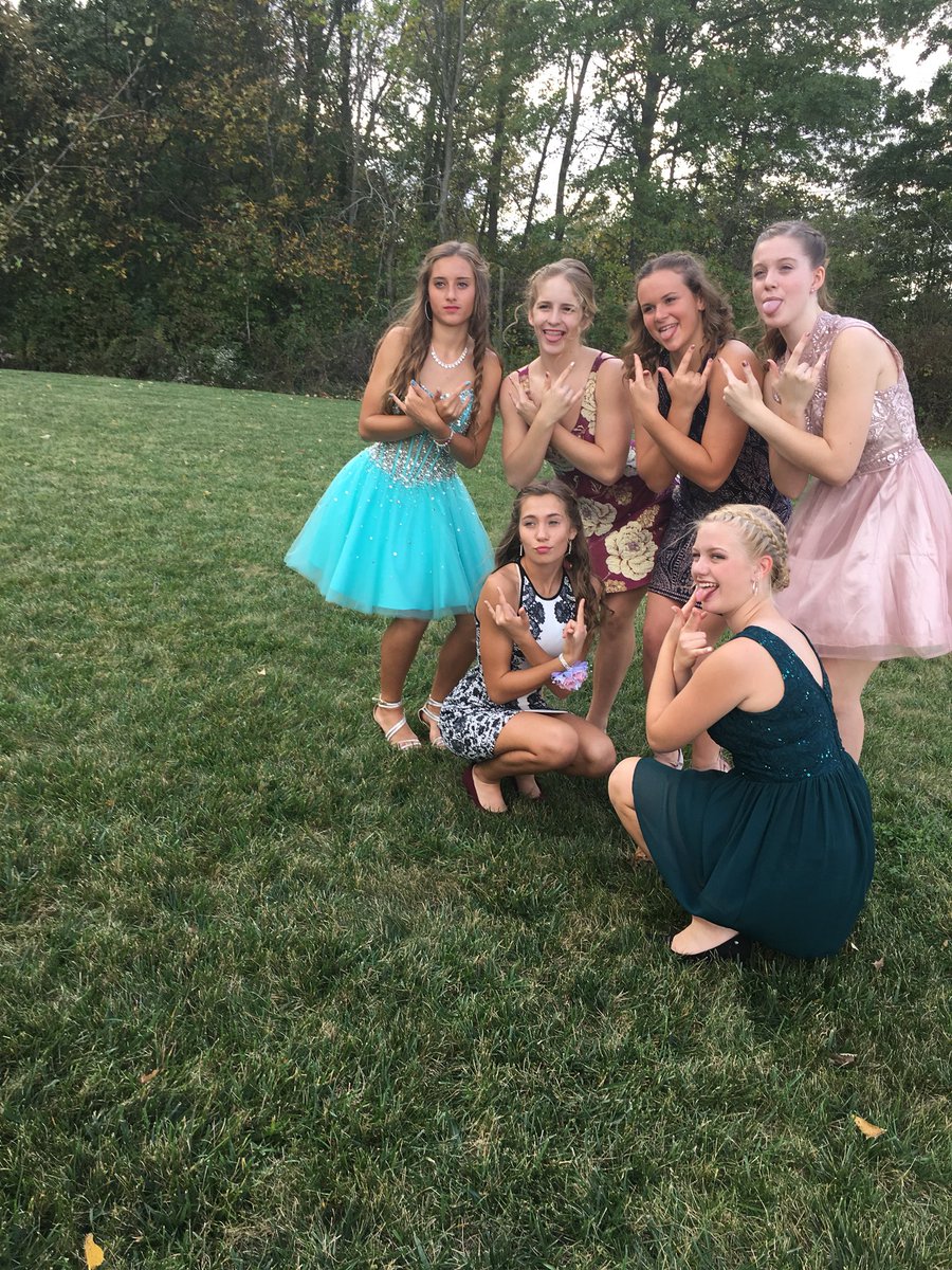 alexawilliams01's tweet photo. I love my friendssss:))💕 #NationalBestFriendsDay https://t.co/8SHIcgPzNR