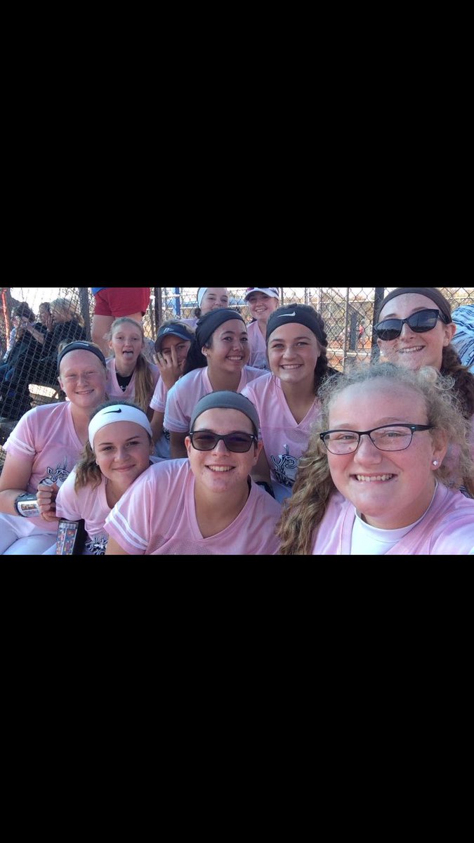 alexawilliams01's tweet photo. I love my friendssss:))💕 #NationalBestFriendsDay https://t.co/8SHIcgPzNR