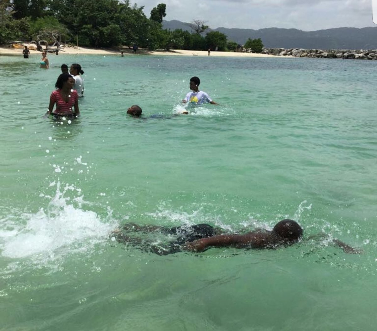 SEBIjm's tweet photo. As we recognize #WorldOceansDay, we applaud #SEBISocEnt Montego Bay Marine Park that conserves, preserves and restores our ocean π
#BeatPlasticPollution so we can have a healthier and beautiful Jamaica π―π² https://t.co/gObNTT5rtT