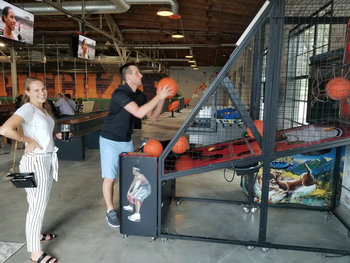 Michaelcx's tweet photo. Congratulations Mr Ching.
A good space. Smiling faces.
Drinks, games, lots of fun.
Friendly servers ready to meet
everyone's needs.
Can't wait to watch #WorldCup2018 at @Pitch25HTX.
2/2
#KeeperNotes https://t.co/bTPEepO27i