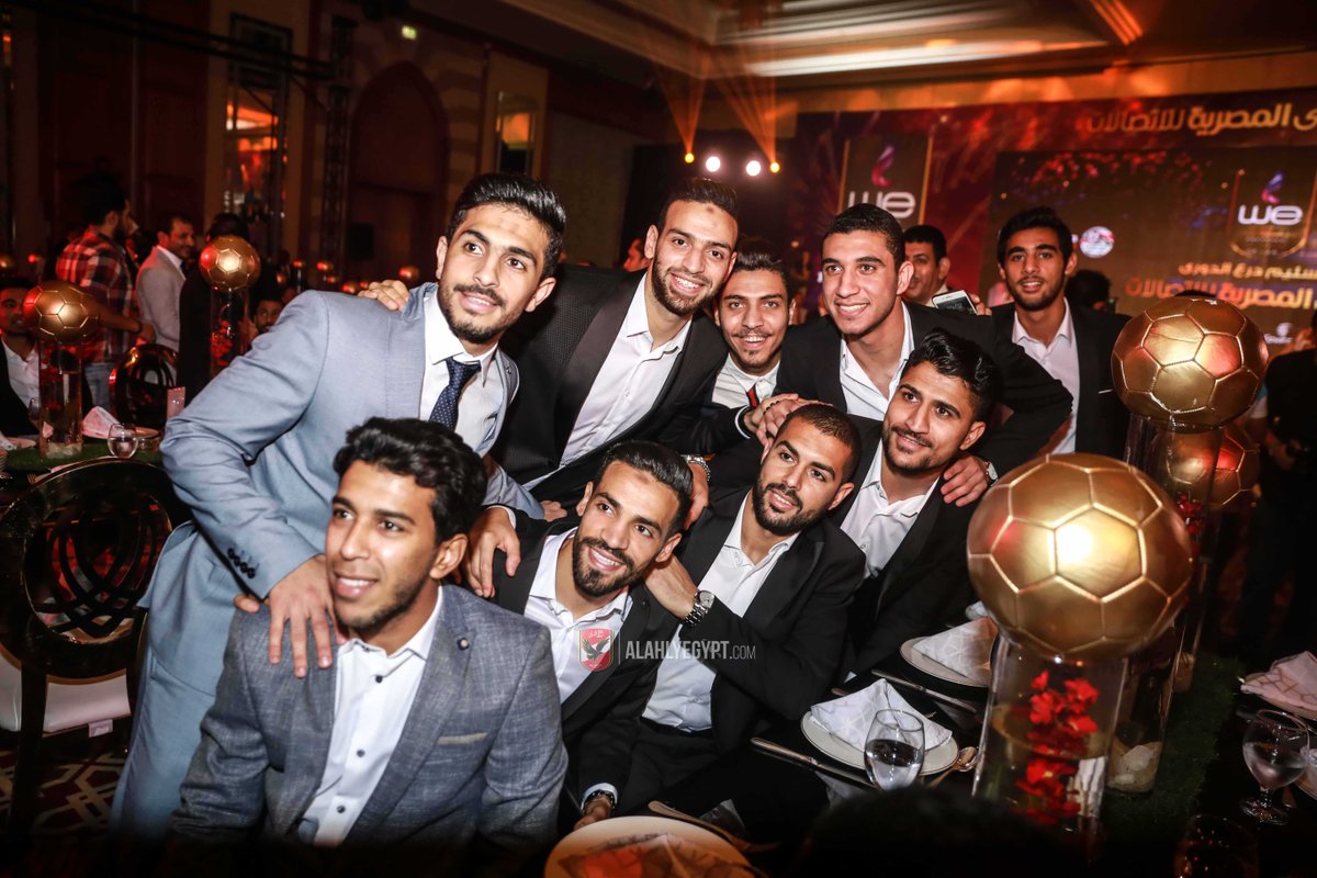 AlAhly's tweet photo. حيوا معنا أبطال الدوري 🎉👏🏆
#CHAMPI4ONS https://t.co/tXigKk0zEs