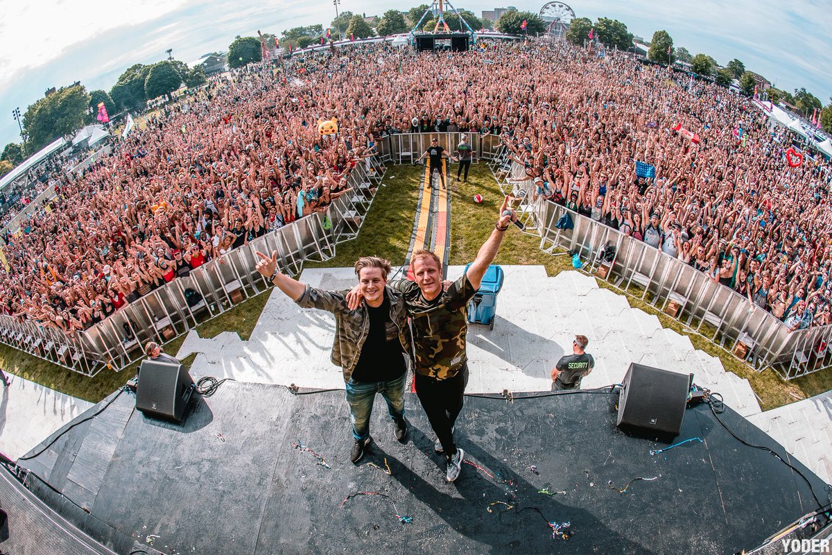 Tritonal's tweet photo. Thank you Chicago! #springawakening2018
๐ท by @chrisyoder https://t.co/ITLzuys1sL