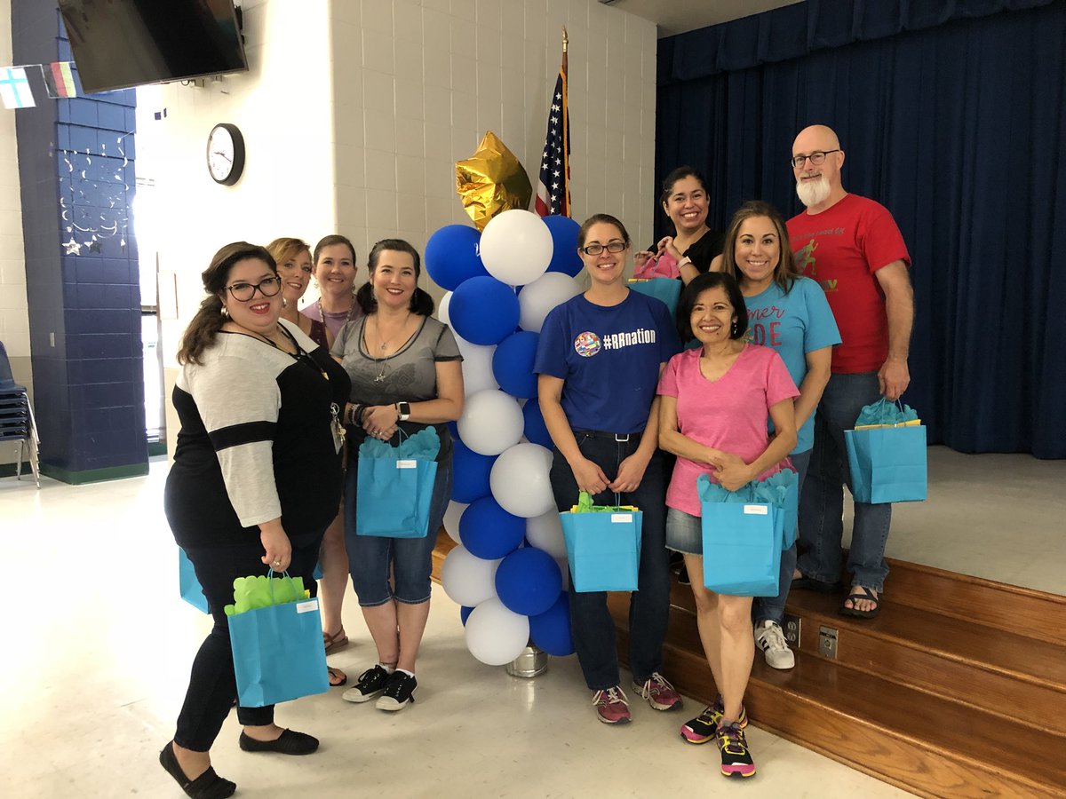 JenKerrReading's tweet photo. @MayPrincipal Summer may be here, but we are ready to get our learning on! #Roadrunnerbookstudy #bookstudybags #neverstoplearning #missingsomeroadrunners https://t.co/G8tnrhAXs2