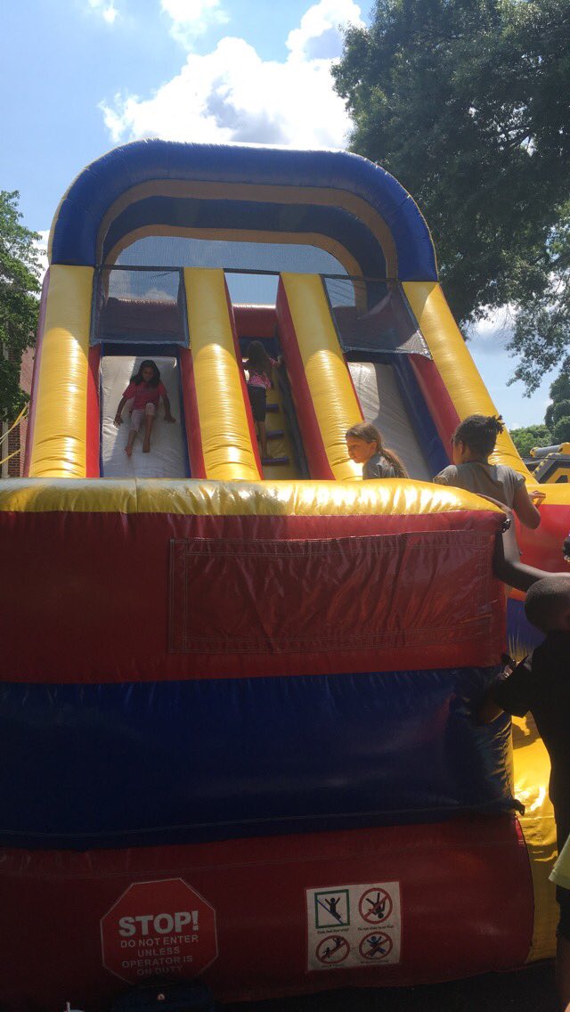 AlbertsonClass's tweet photo. Field Day was #Amazing! #Fieldday #LastDayOfSchool @HunterPrincipal @wcpssmagnets https://t.co/XPuDUpZnpw