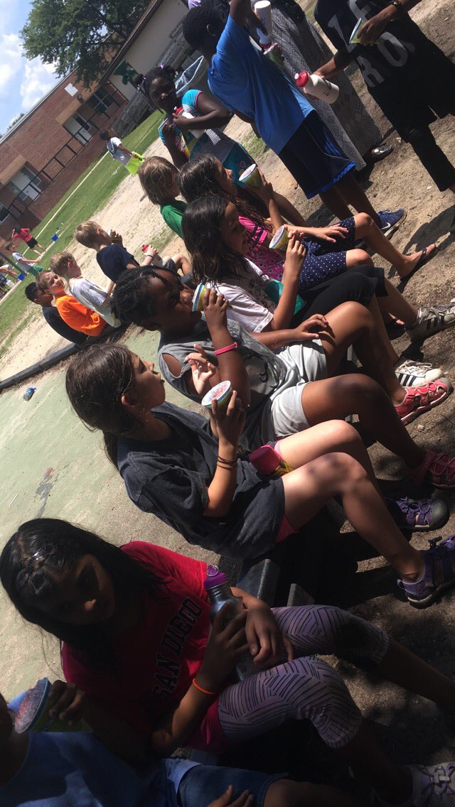 AlbertsonClass's tweet photo. Field Day was #Amazing! #Fieldday #LastDayOfSchool @HunterPrincipal @wcpssmagnets https://t.co/XPuDUpZnpw
