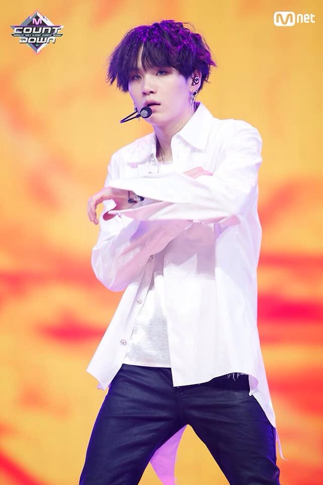gretalaia1's tweet photo. Les dejo esta hermosa foto de min yoongi ππππ₯ #BTS #BTSARMY #suga #suga #sugabaised . https://t.co/w1MiYx4AMP