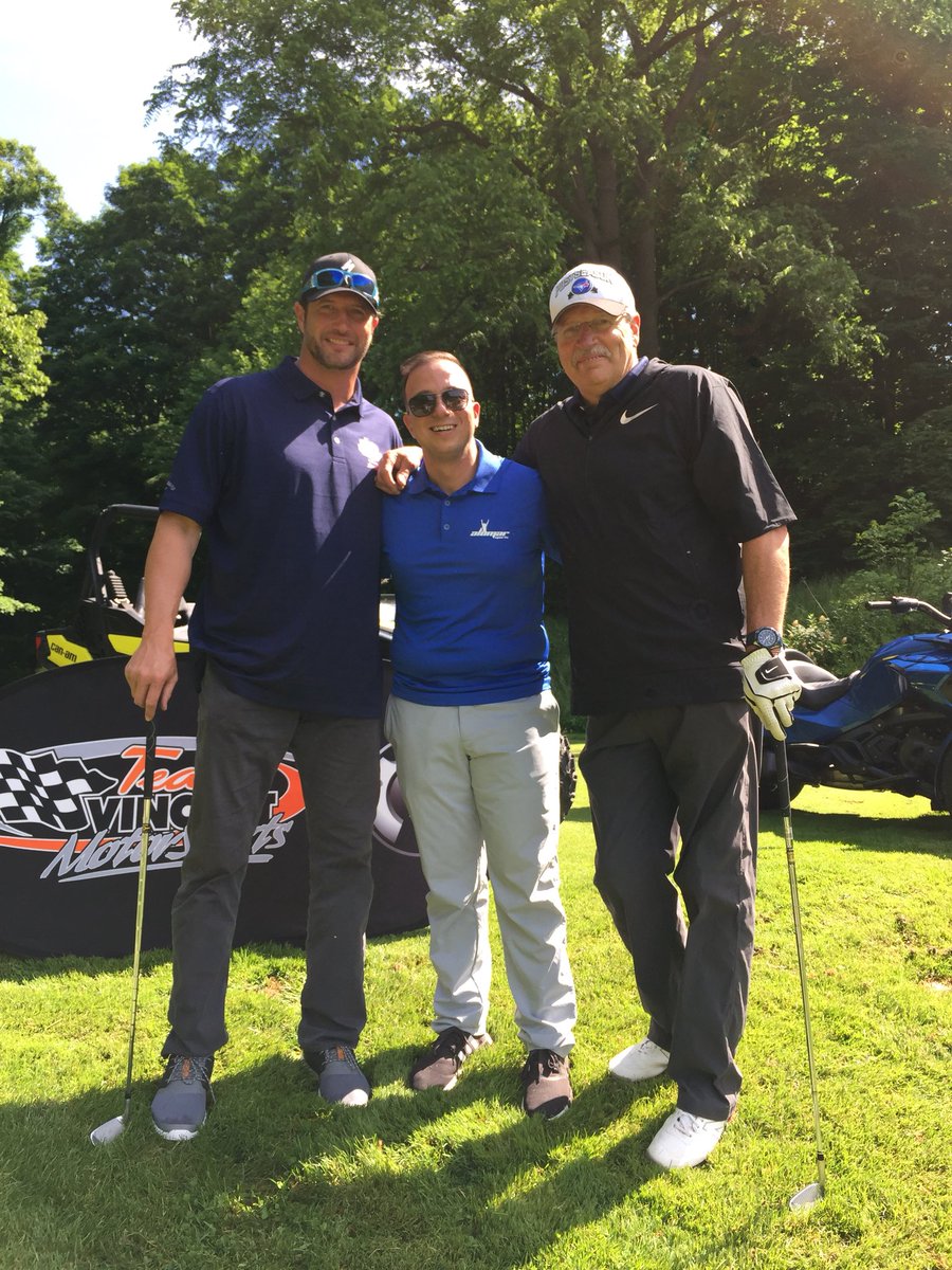 GDizzy34's tweet photo. Two of the nicest guys to come by hole 9. Thanks to you @GrillCheese49 and your dad. #FireUpTheGrilli https://t.co/idy0VtXm0R