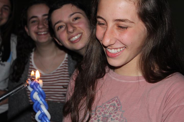 BBYOInsider's tweet photo. #ShabbatShalom, BBYO! As we welcome in the first Shabbat of #BBYOsummer2018, check out these photos from @GMRNsiah showing how Great Midwest Region celebrates! Remember to keep on DM'ing us your Shabbat celebration photos, and you could see your pics featured on our page! https://t.co/zNYRS7ErZF
