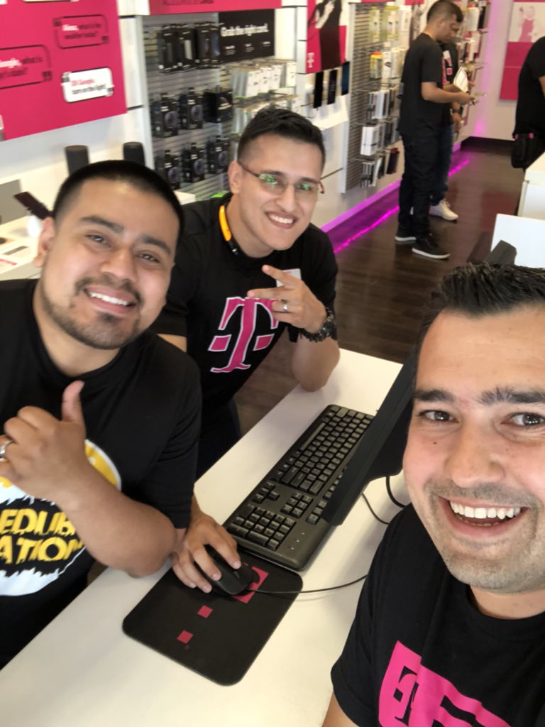 nazarma's tweet photo. Porterville crew are #customerObsessed  team!! 75 NPS 9.5 SME @MGonzal186 @isaac2691 @RealEWInc @AbbyGBaby23 https://t.co/QnkZJdOKon
