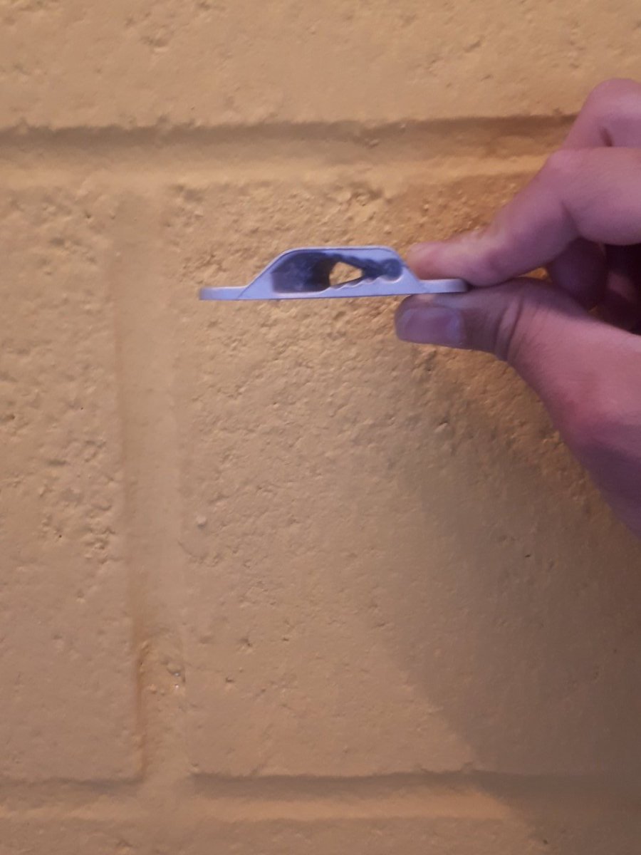 Esta pieza es una mordaza, una pieza habitual en  los puños de la vela. Nos hemos inspirado en esta pieza náutica  para producir un sistema de cierre impreso en 3D con cabito. <a href="/derivasailmaker/">deriva</a> <a href="/commedesmachine/">CommeDesMachines</a>