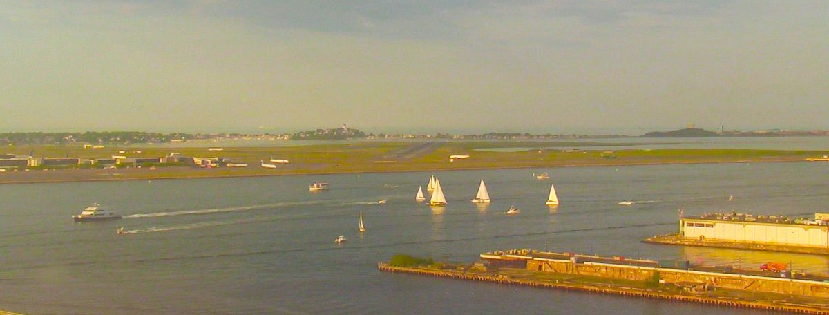CapeAnnWeather's tweet photo. Keels and Sails and Wings... Oh my.
#AvGeek #KBOS #Logan #BostonHarbor #RW9/27 https://t.co/wEn7QKhPOq