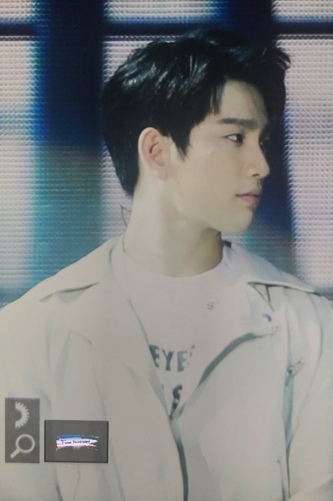 180608 EYES ON YOU in BERLIN 

#진영 #Jinyoung  #갓세븐⁠ ⁠⁠ ⁠ #GOT7⁠ ⁠⁠ ⁠⁠ ⁠
#EyesOnYou⁠ ⁠⁠ ⁠#GOT7WORLDTOUR⁠ ⁠