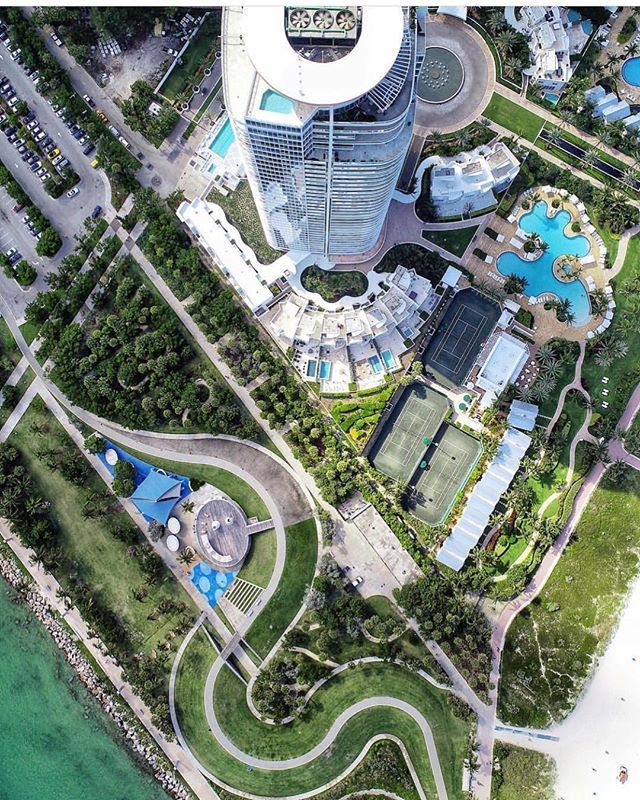 GoodLifeMiami's tweet photo. Loving the view South Pointe from Up high @jasonmac7 is always on point. 🙌🏼 😎 #miami #southpointe #miamibeach #drone #dronephotography #jasonmac #follow #followfriday https://t.co/IHROFcsffN https://t.co/qQFyGblck8