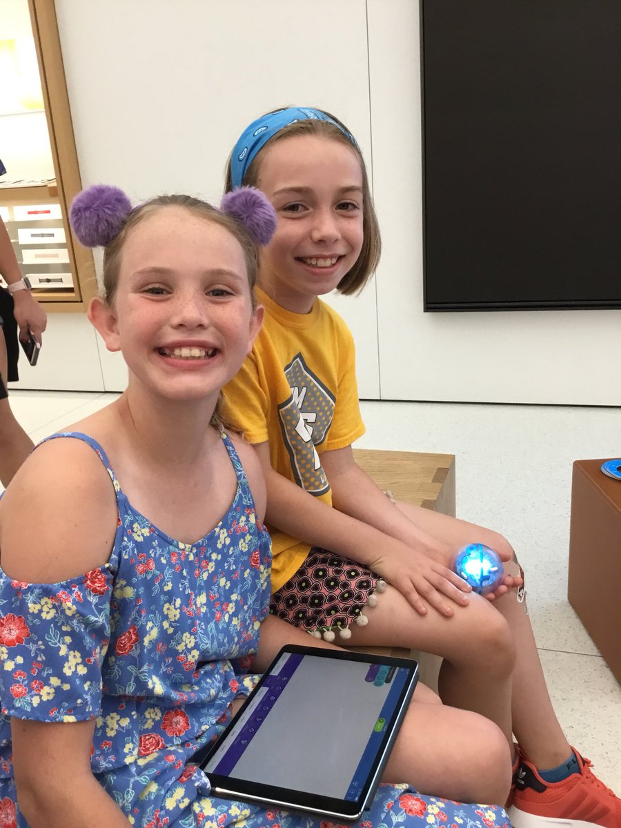 SlavinTeach's tweet image. We’re getting ready to code at the @Apple Store at @FashionCtrPC! @AppleEDU #CUBEProgram @APS_STEM @APSMath