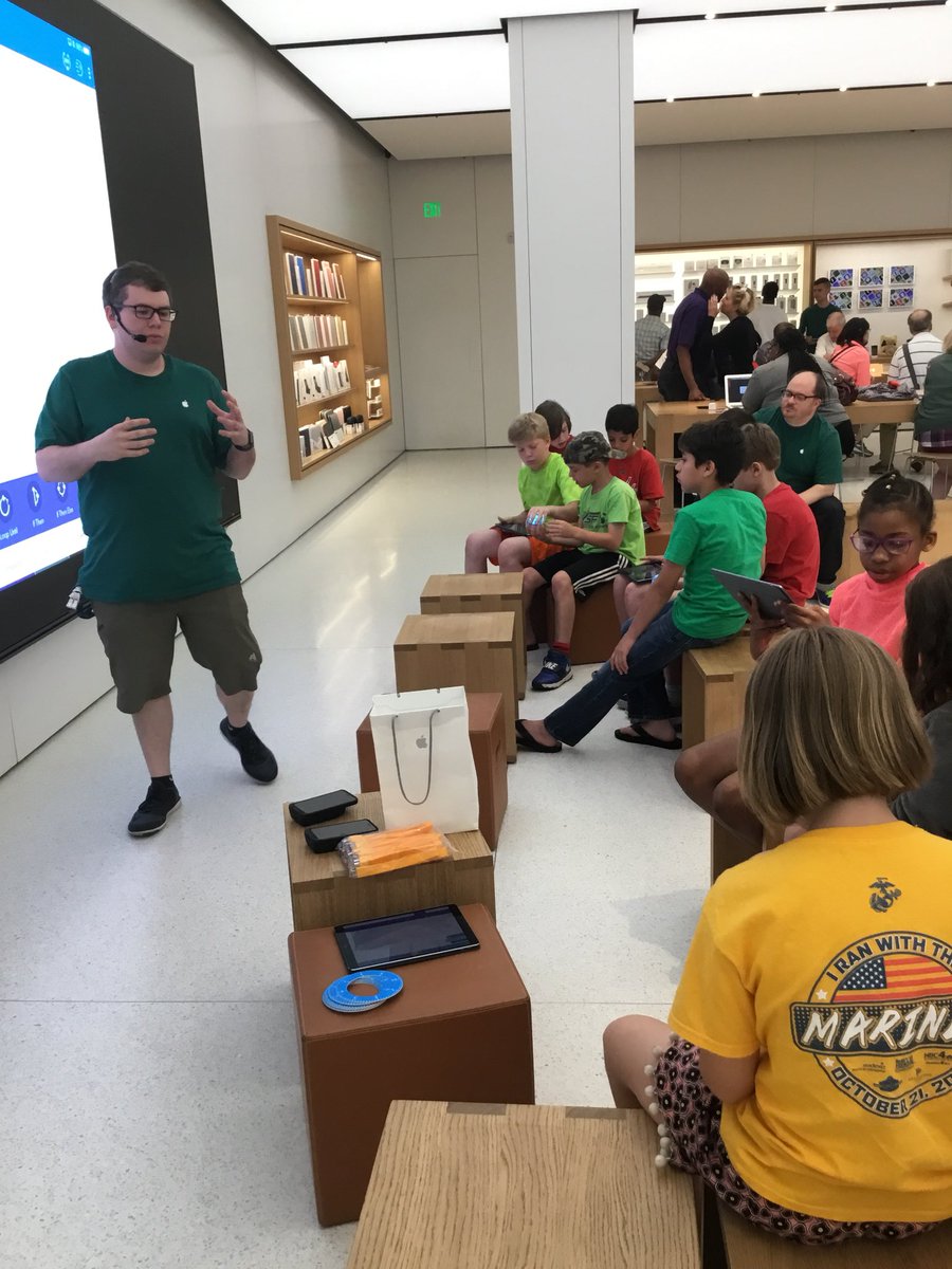 SlavinTeach's tweet image. We’re getting ready to code at the @Apple Store at @FashionCtrPC! @AppleEDU #CUBEProgram @APS_STEM @APSMath
