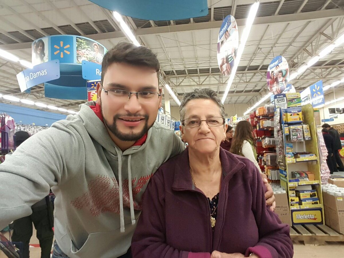 BryanGa45544507's tweet photo. La extraño mucho abuelita bella me dejo partido el corazón una parte de mi se murió https://t.co/NpeyJ8uB3L