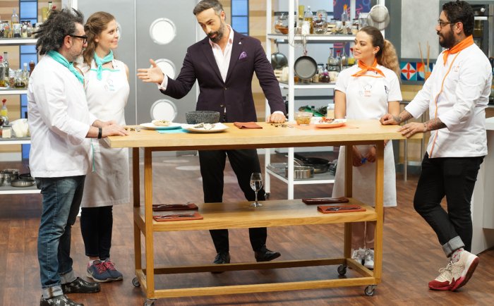 Arenitas_FC's tweet photo. @Carlos_ArenasTv #Foticos 📷 de @oyealchef #NuevoCapitulo este Domingo a las 7pm por el 3.1 de @ImagenTVMex #OyeAlChef #CarlosArenas #Charlie #Carlos #Caballo #LosChef #Participantes #DetrásDeCamaras 🎬🎥 https://t.co/9G56ZowsRk