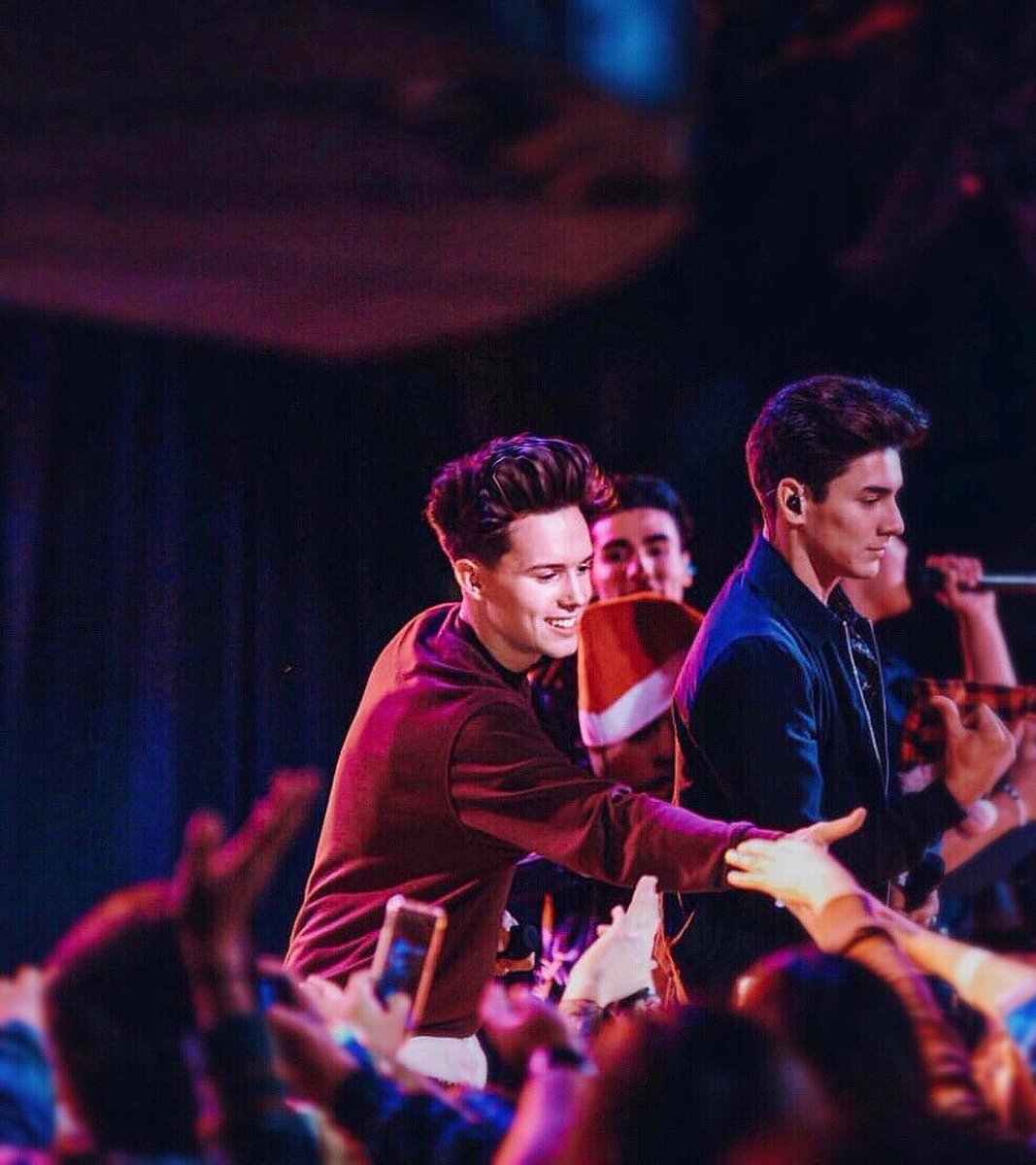 ML_mundial's tweet photo. 🔥🔥I'm tryin' to stay in my lane, pero te quiero de más 🔥🔥
#MC #InRealLife #HowBadly #TBTYTour #Lifeline 💕 https://t.co/EEcPXIlPln