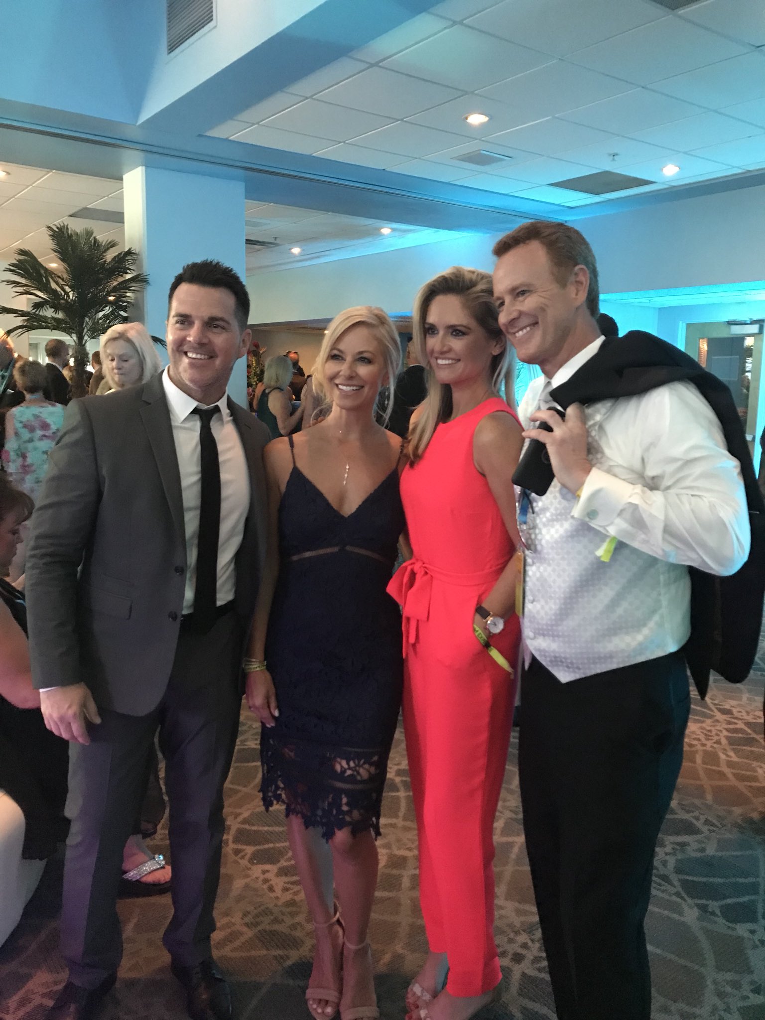 lindy-thackston-on-twitter-amnewsers-at-indyzoob-https-t-co-f5oya9wdp9-twitter