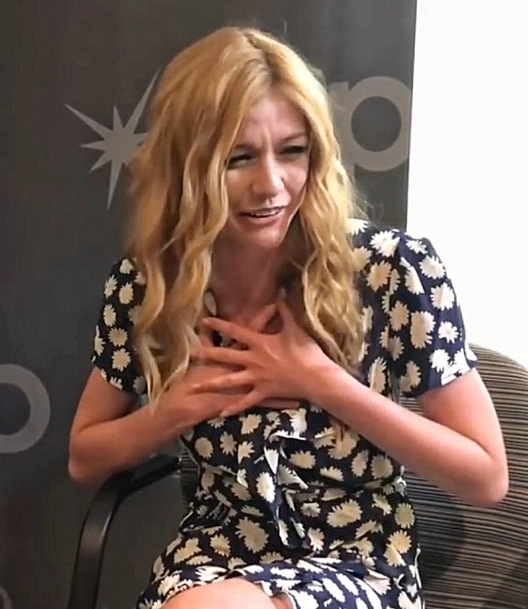 heroxdale's tweet photo. "Oh, now I know how Alberto felt. Oh God, now I already know. I mean I know it's terrible but Gosh." Kat's reaction to Lilith and The Owl kiss is everything.
#SaveShadowhunters
#SaveTheShadowWorld https://t.co/lnPg8KnQ9A