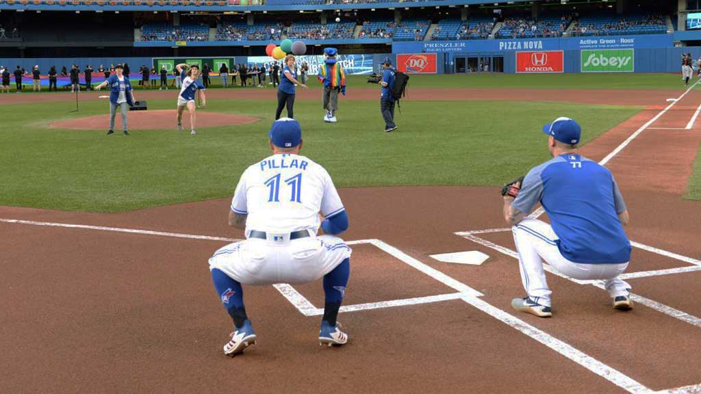 BlueJays's tweet image. ❤️🧡💛💚💙💜 #PrideNight