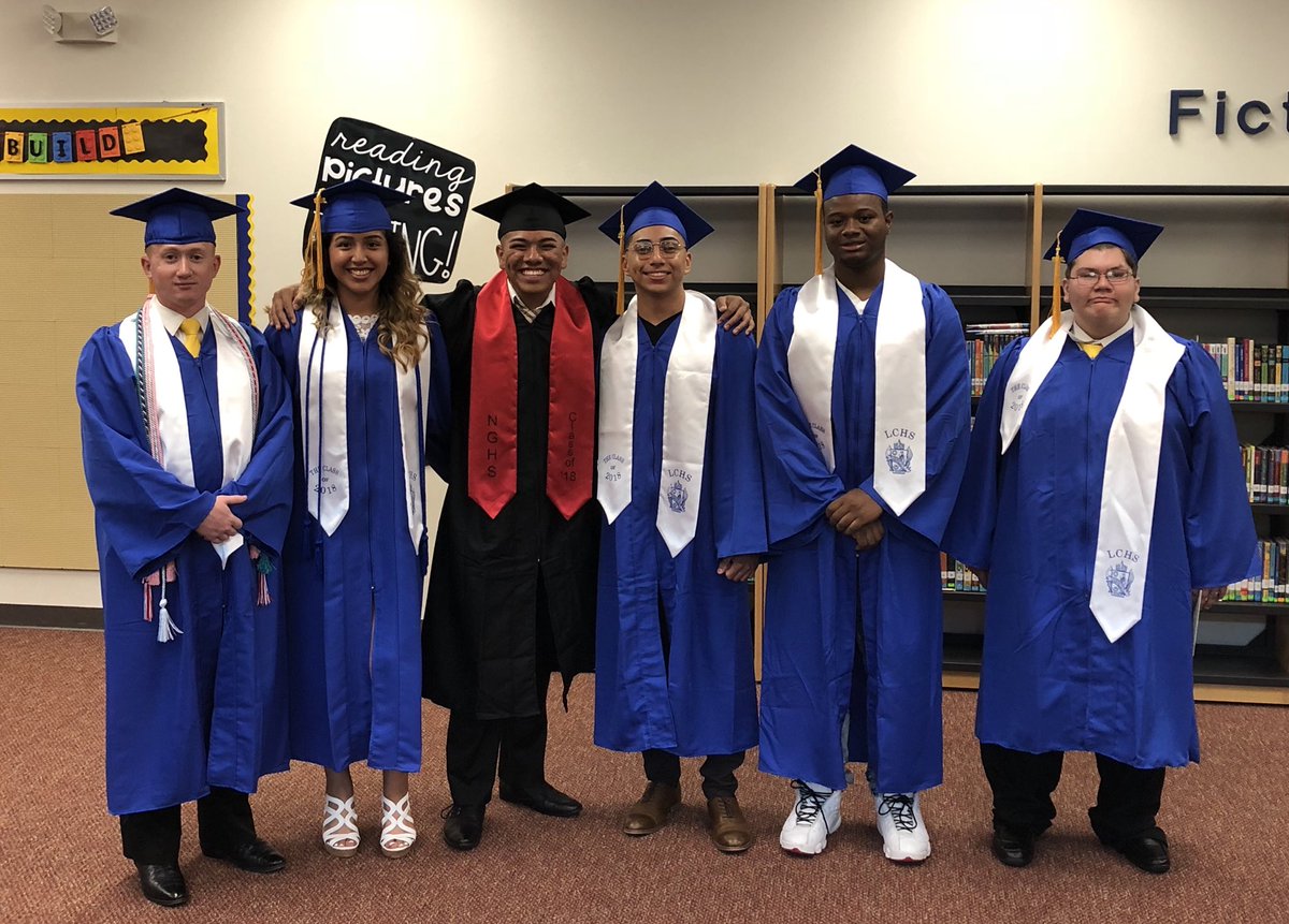 Carver_Tigers's tweet photo. A few @Carver_Tigers alumni & GISD class of 2018 graduates stopped by to help celebrate our graduating 5th graders! #repcarver #webuildGRADUATED https://t.co/3LBwJpxqTh