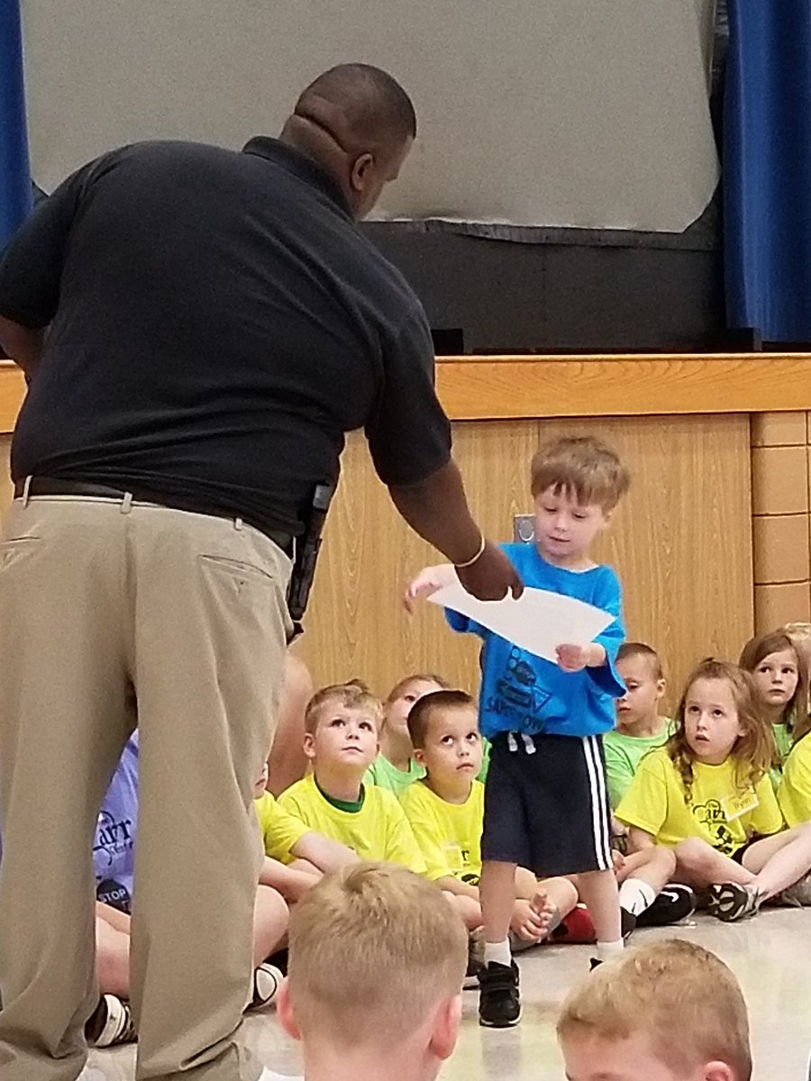 NicholeLHannahs's tweet photo. Cameron is a proud #safetytown graduate #carrcenter @Musk_Co_Sheriff https://t.co/ZBberWF8So