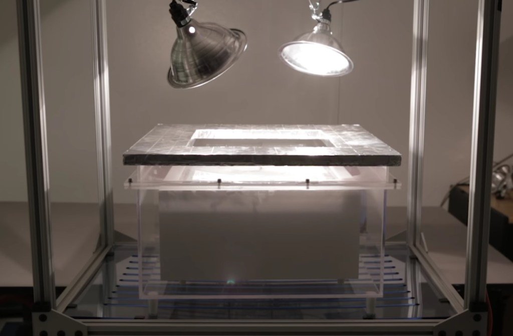 This box sucks pure water out of dry desert air tcrn.ch/2xWodBF